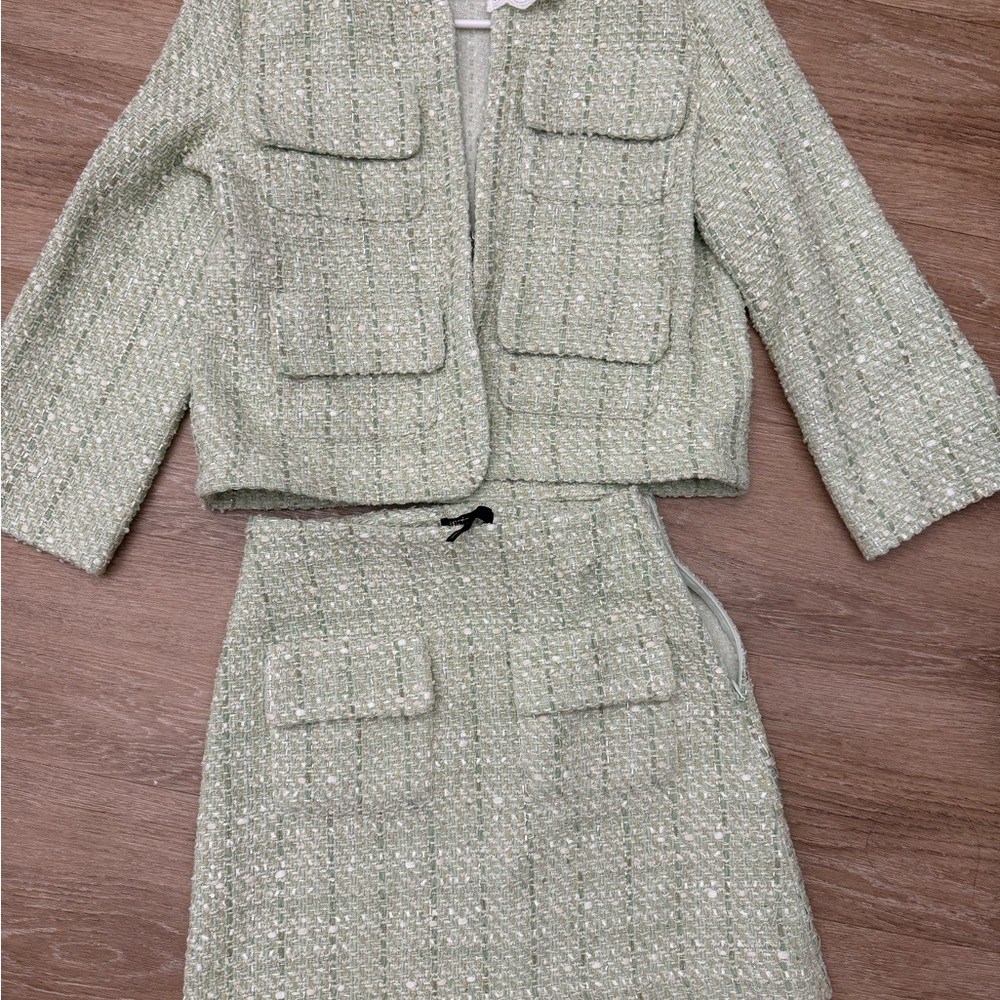 Chic Tweed Jacket and Skirt Set in Light Green